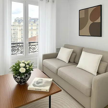 Eiffel Tower - For 4 People Appartement *