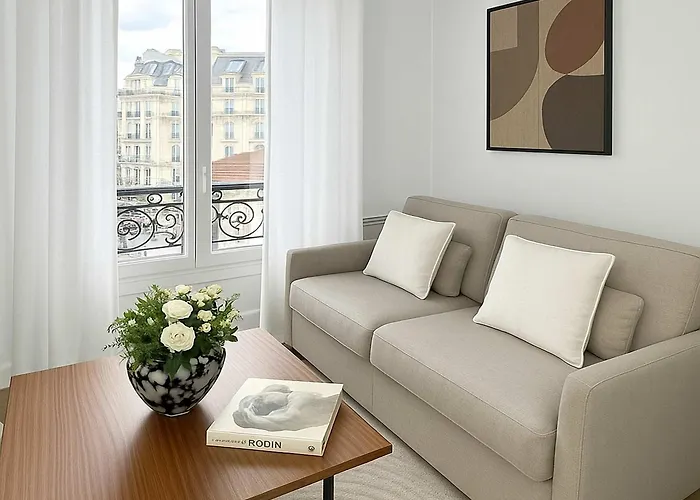 Eiffel Tower - For 4 People Appartement *