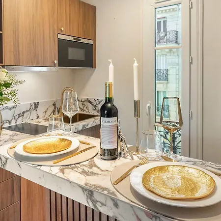 Eiffel Tower - For 4 People Apartament *
