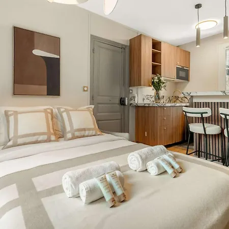 Eiffel Tower - For 4 People Apartament *